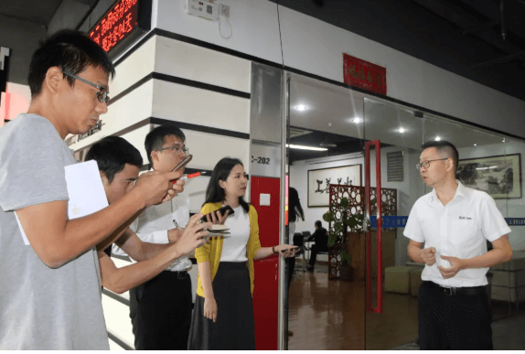 “智造”排头兵 | AG真人平台智能接受多家媒体联合采访